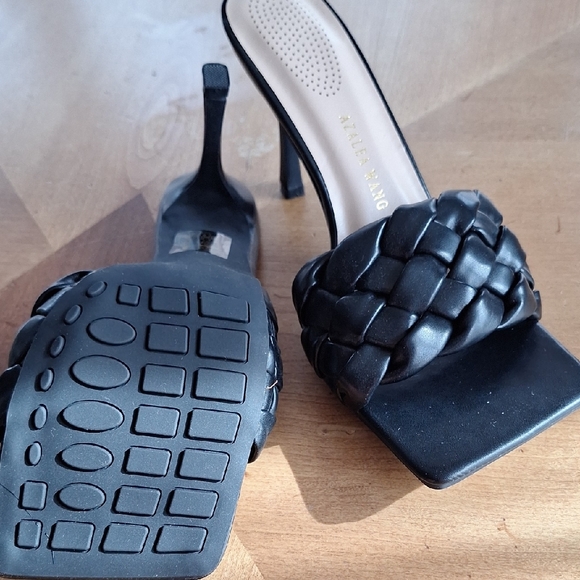 Chic Black Woven Heels - Picture 2 of 8